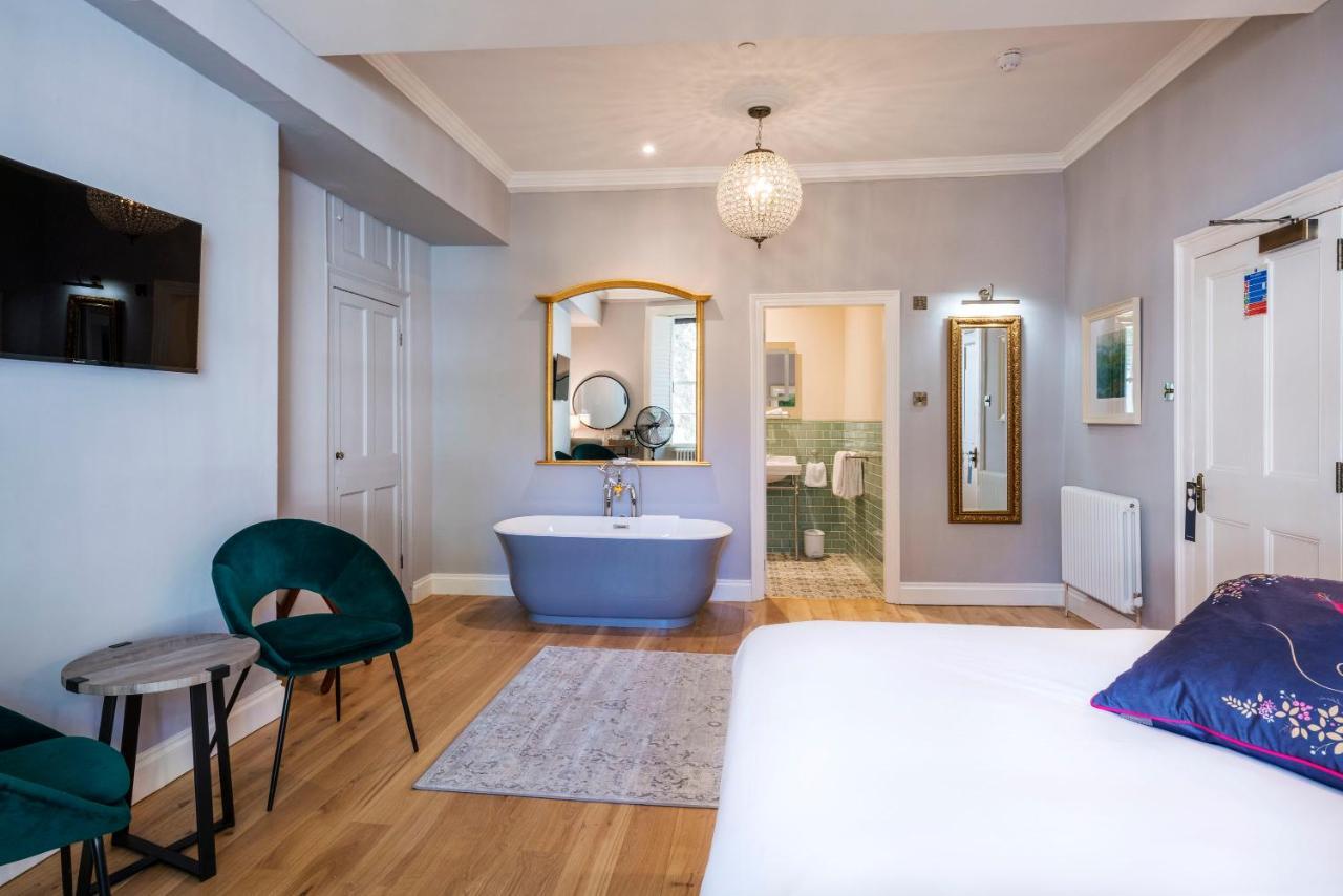 Eight Hotel Bath Exterior photo