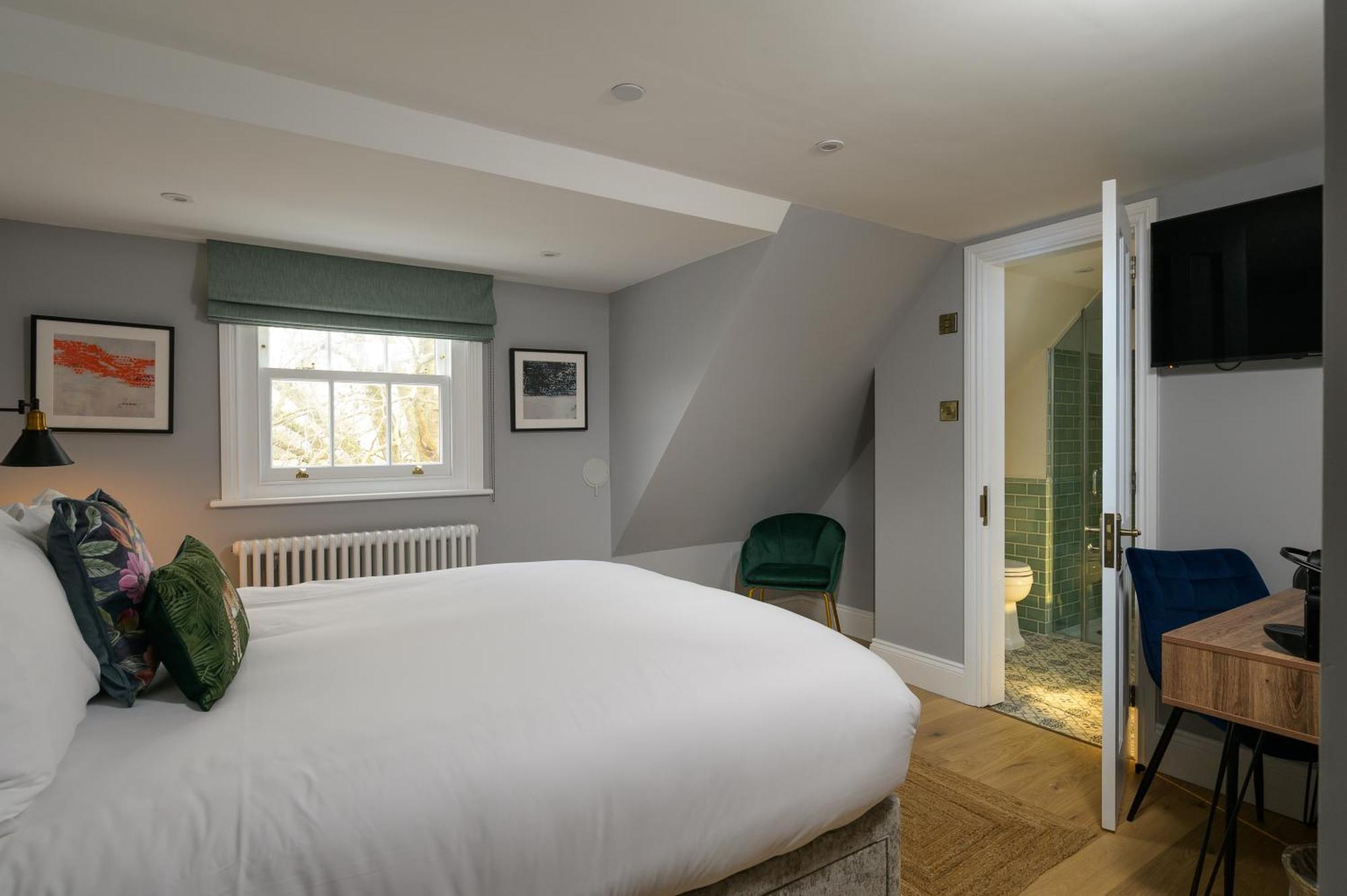 Eight Hotel Bath Exterior photo