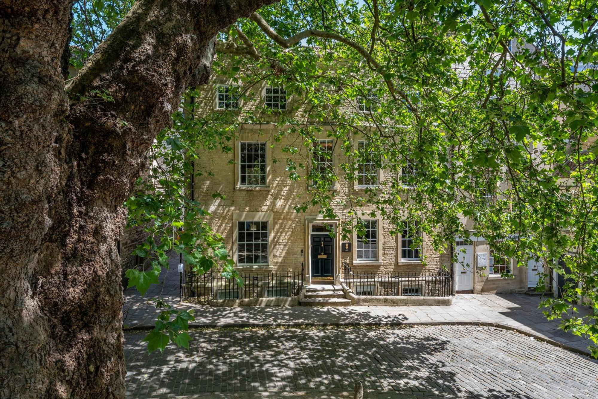 Eight Hotel Bath Exterior photo